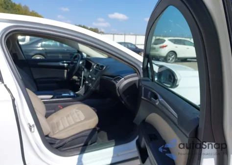 2017 Ford Fusion Hybrid S z USA, uszkodzony, nr VIN 3FA6P0UU9HR286449